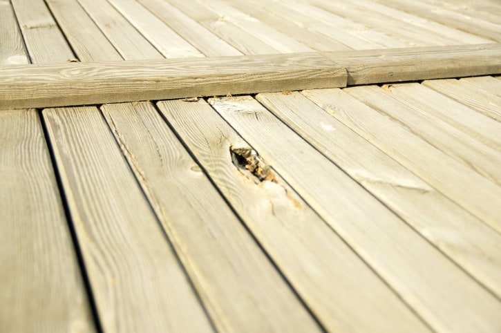 Tegenstrijdige uitspraken over vlonders op balkon